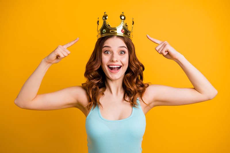 "Der Kunde ist König" - ein typischer Kundenanspruch der auf diesem Bild von einer Frau mit Krone verkörpert wird